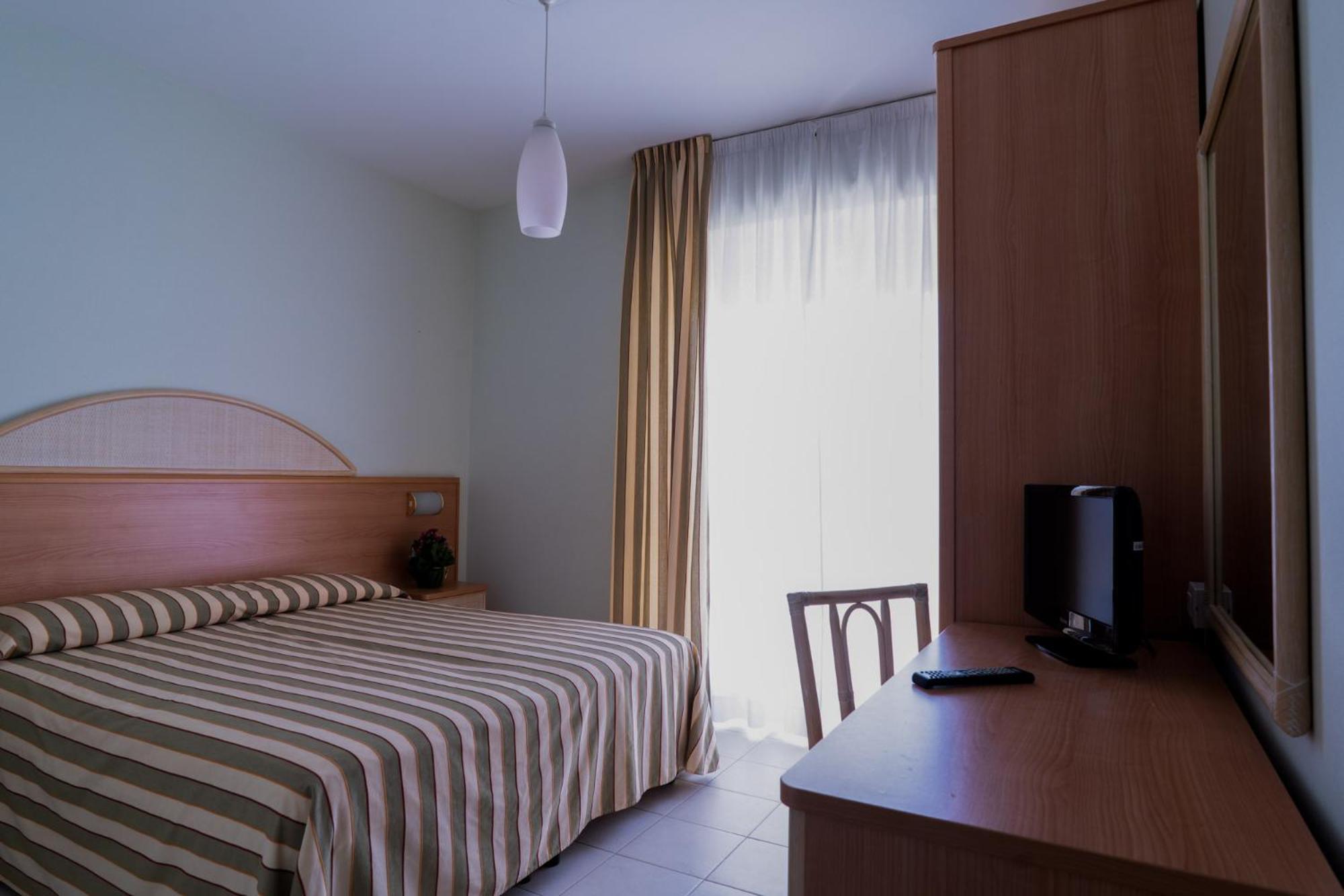 Hotel Jollino Пінето Екстер'єр фото