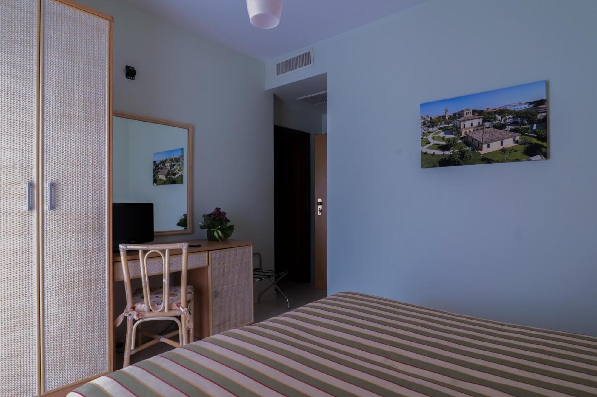 Hotel Jollino Пінето Екстер'єр фото