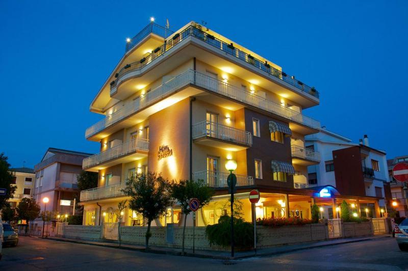 Hotel Jollino Пінето Екстер'єр фото