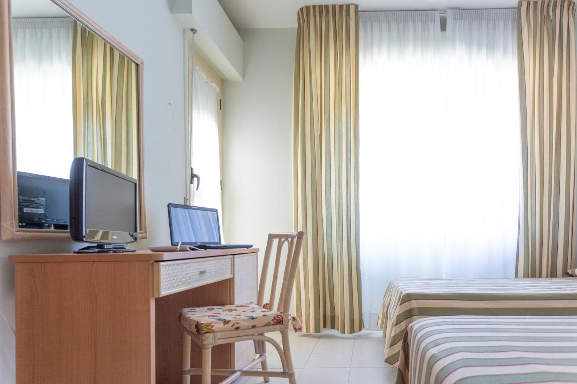 Hotel Jollino Пінето Екстер'єр фото