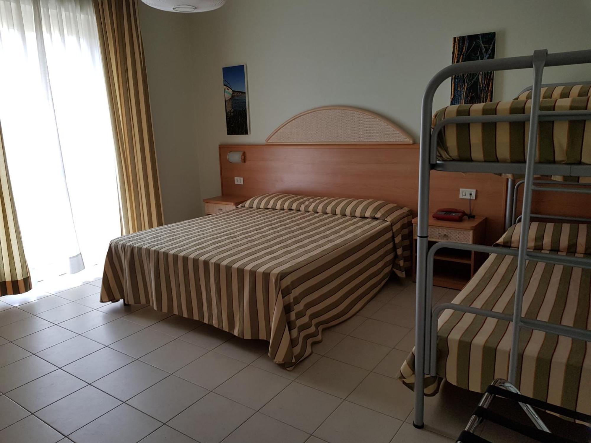 Hotel Jollino Пінето Екстер'єр фото