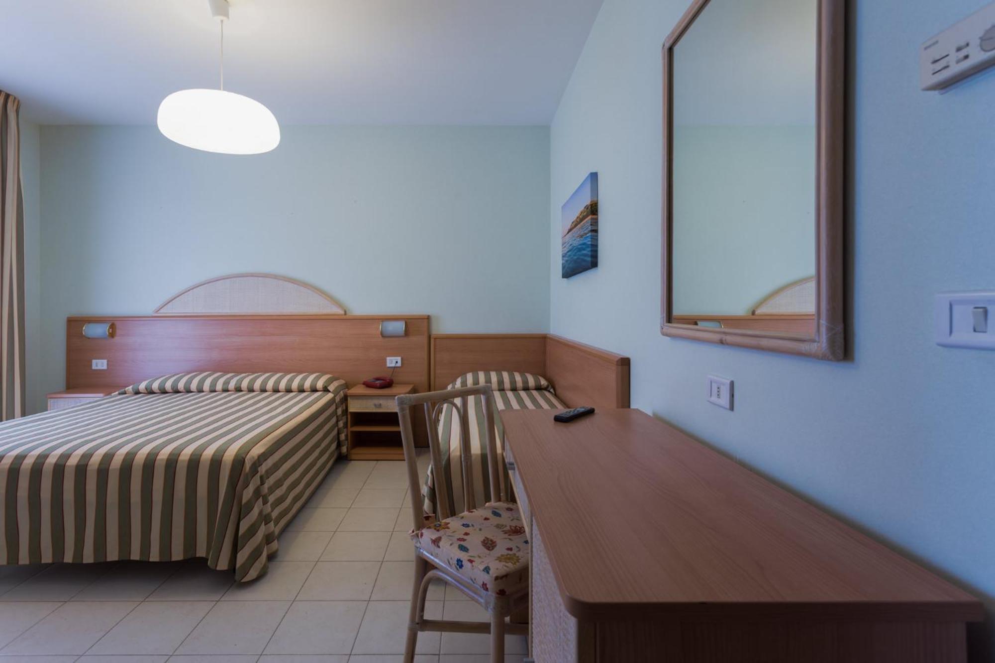 Hotel Jollino Пінето Екстер'єр фото