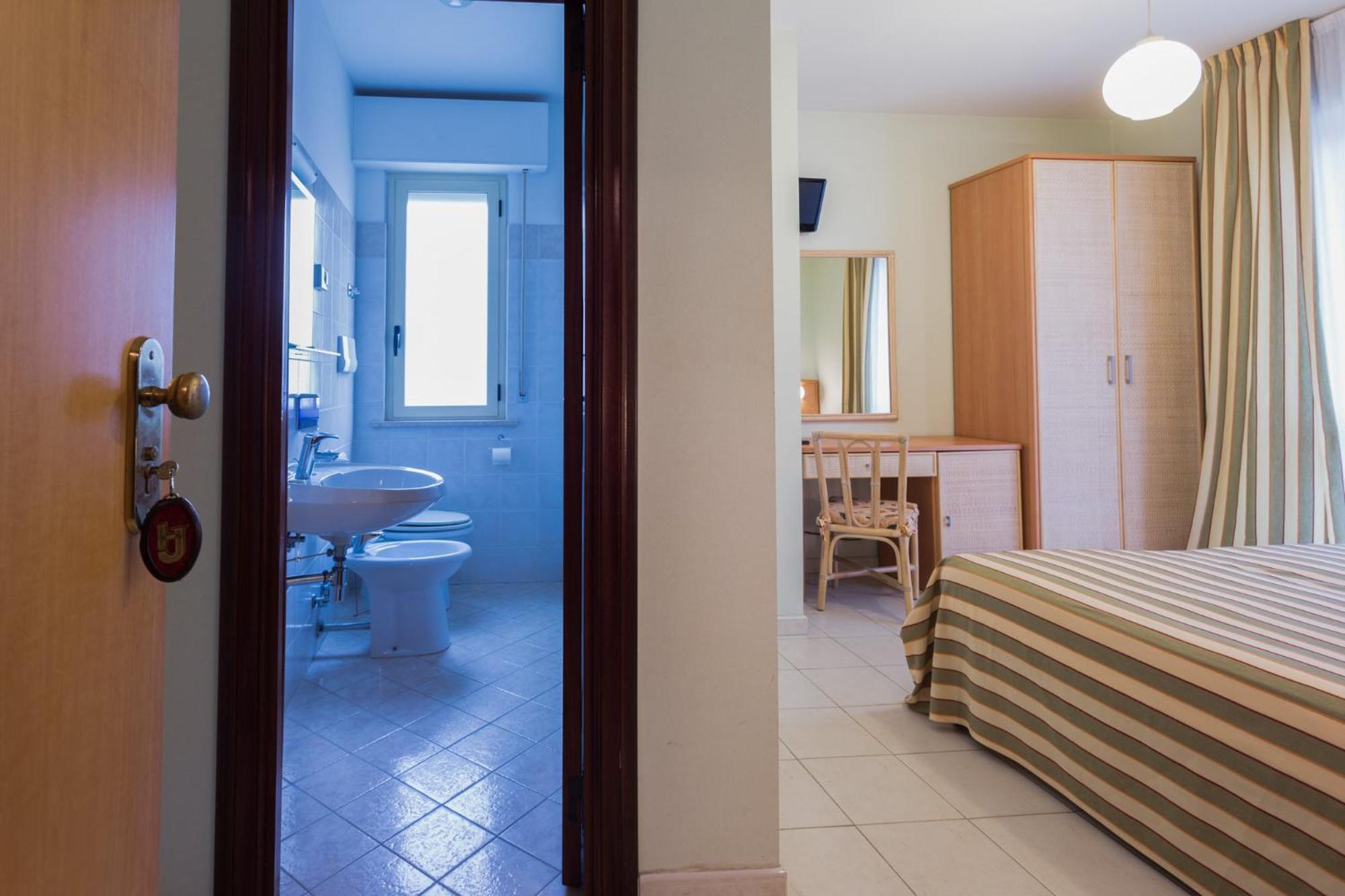 Hotel Jollino Пінето Екстер'єр фото