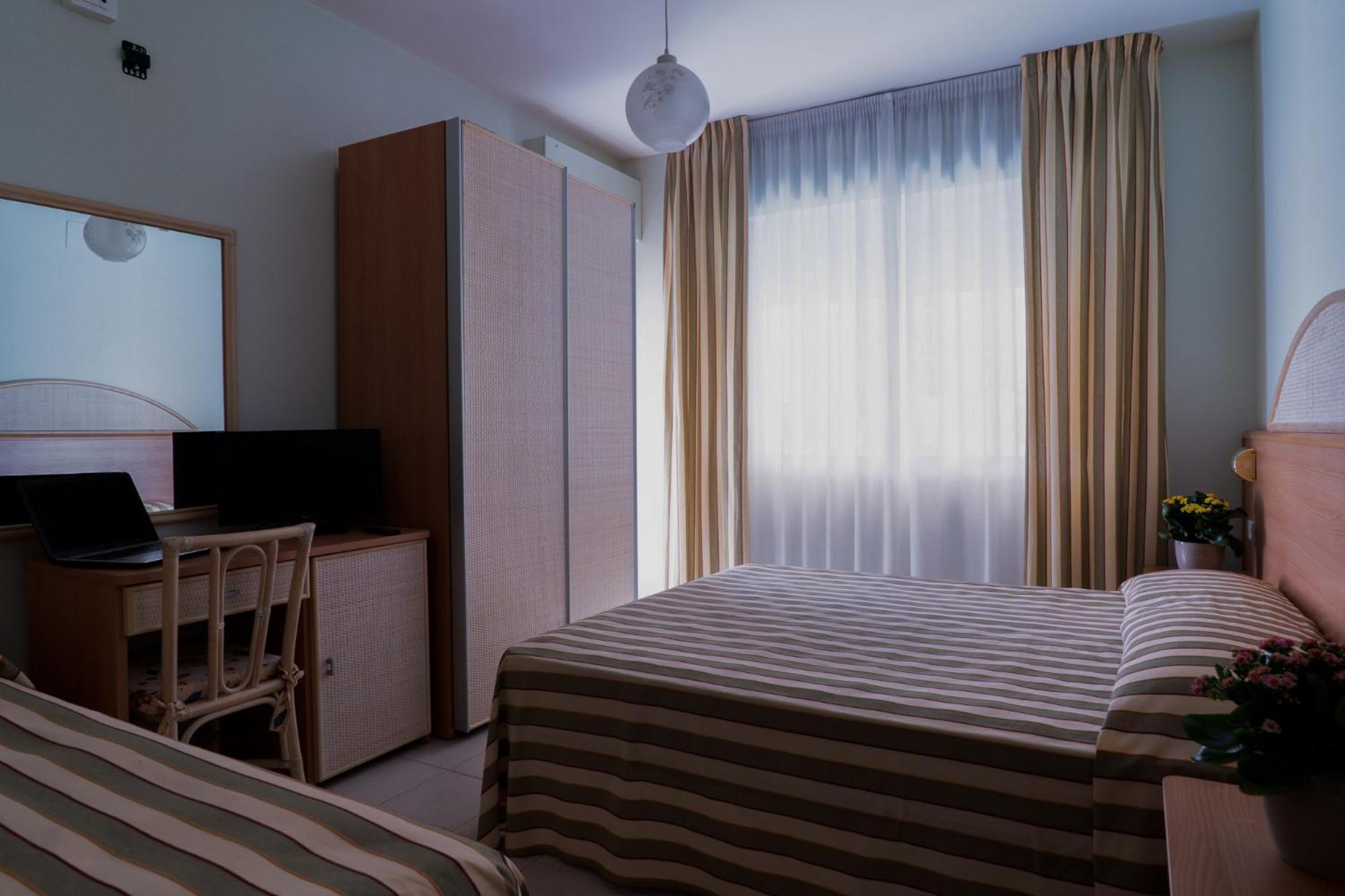 Hotel Jollino Пінето Екстер'єр фото